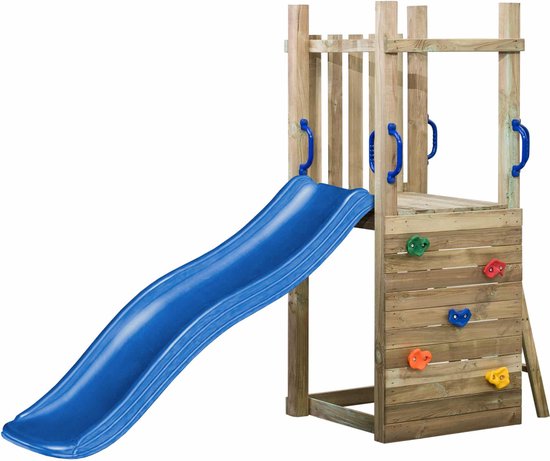 Houten speeltoren met blauwe glijbaan en klimwand